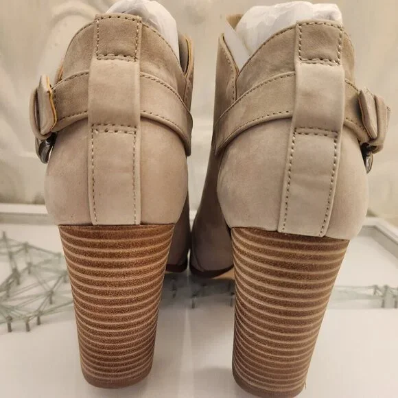 Vince Camuto Grey Leather " Bernida" Peep toe Heeled Sandals. NIB. Size Various - Picture 5 of 11